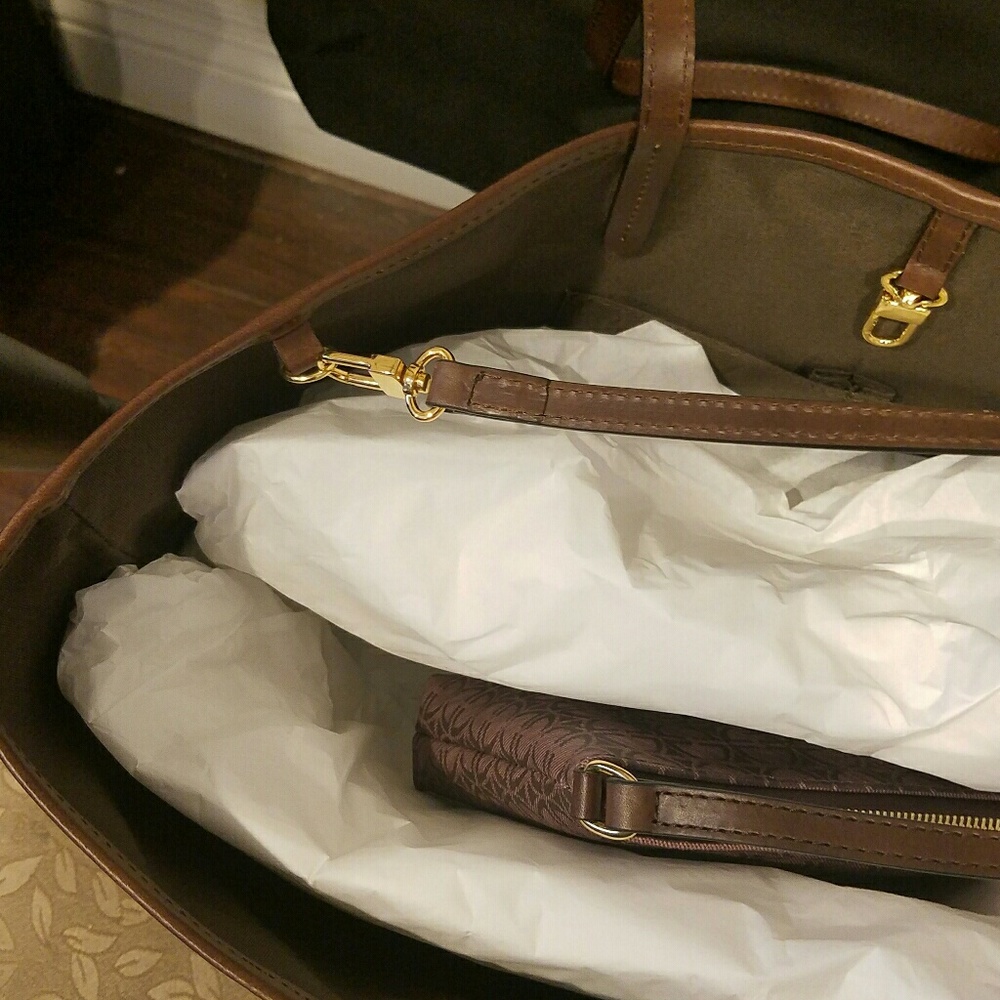 LeVian Repeating Logo Chocolate Brown Tote Large - Picture 6 of 7